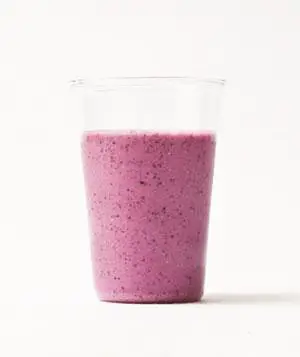 Ginger berry smoothie recipe via Real Simple on Thou Swell | 8 Smoothies to Make in the New Year https://thouswell.com/8-smoothies-to-make-in-the-new-year