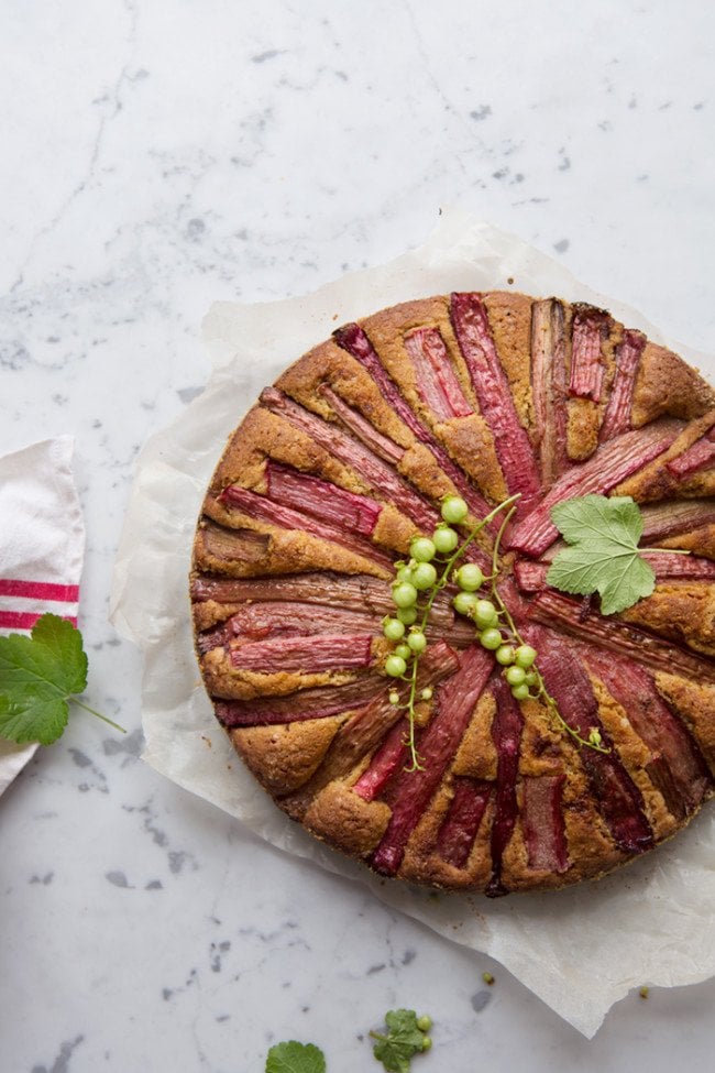 Vanilla scented rhubarb cake via Dagmar's Kitchen