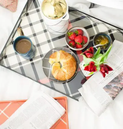 SET A COZY PLAID BREAKFAST IN BED 5