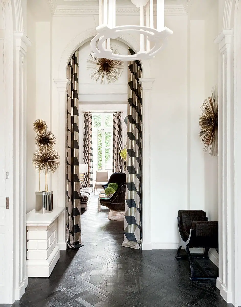 The entry in a historic apartment designed by François Catroux with a fresh mix of modern and traditional elements on @thouswellblog.