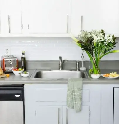 Easy and inexpensive rental kitchen makeover on Thou Swell @thouswellblog