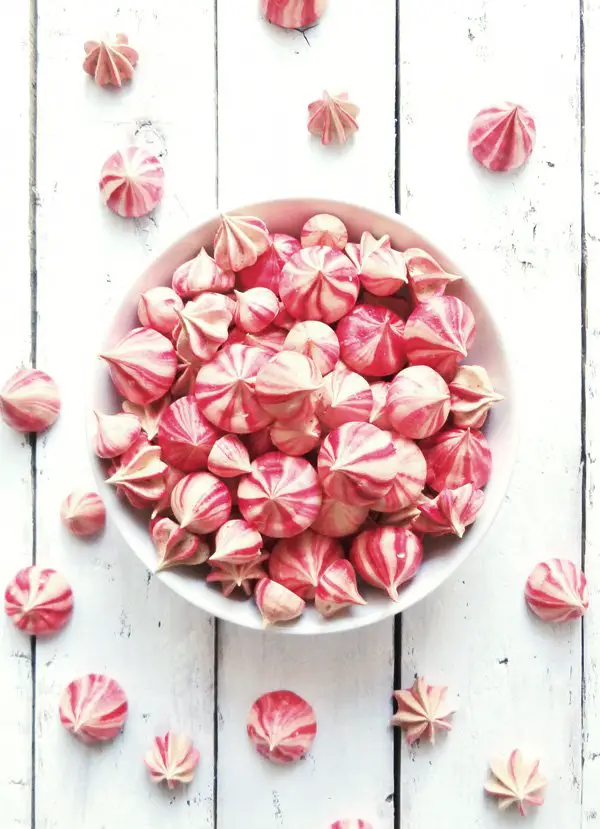 Raspberry Meringues by Domestic Gothess via @thouswellblog