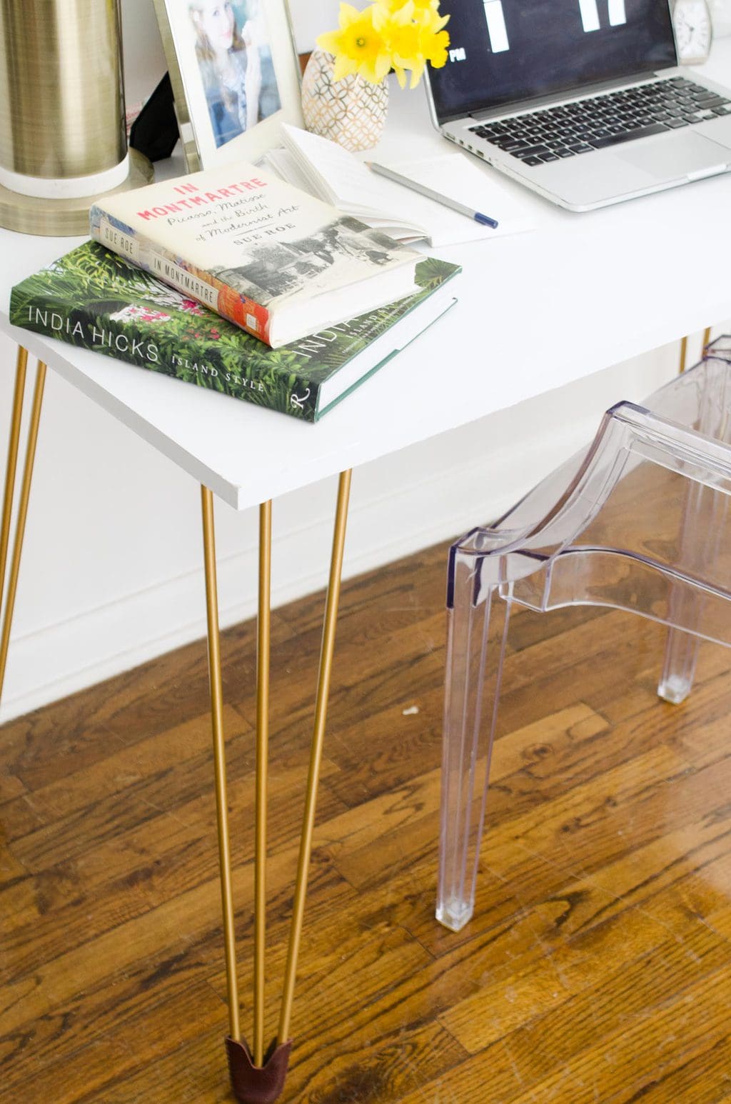 How to make a DIY desk with gold hairpin legs from PrettyPegs on @thouswellblog