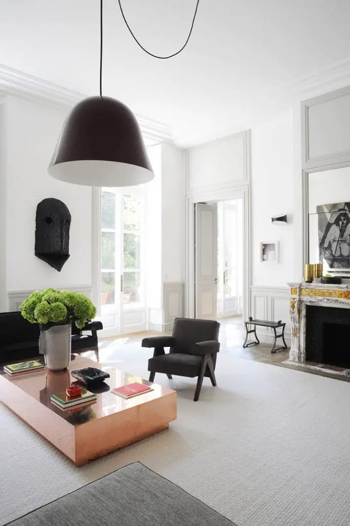 Modern living room by French designer Joseph Dirand with black pendant and copper coffee table on Thou Swell #frenchdesign #frenchdesigner #frenchinterior #frenchhome #interiordesign #livingroom #hometour