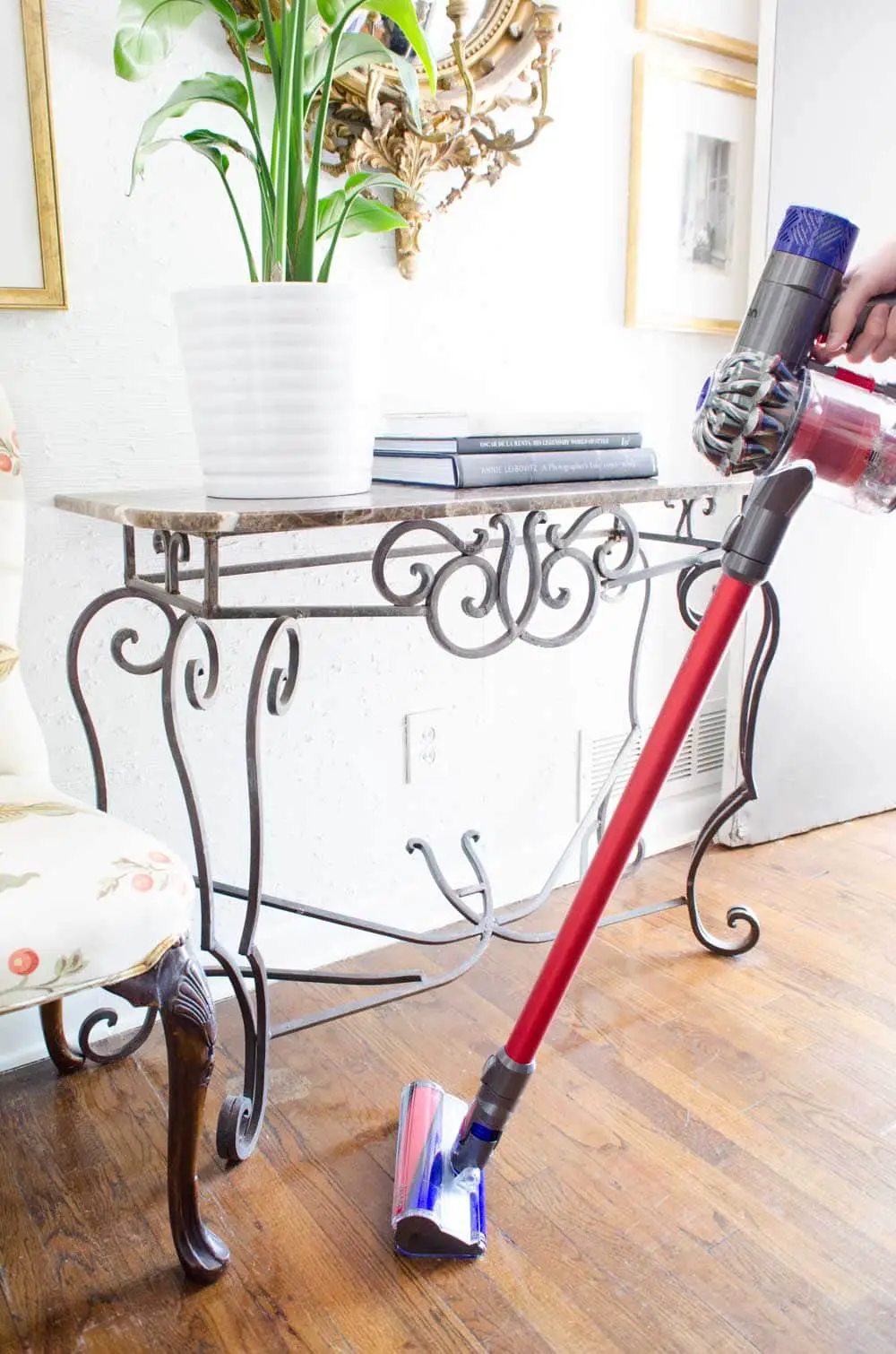 Cleaning the house with Dyson V6 cordless vacuum cleaner via @thouswellblog