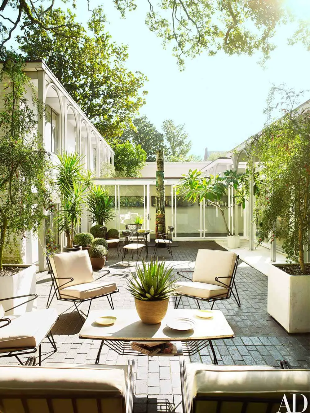 Patio in modernist New Orleans home via @thouswellblog