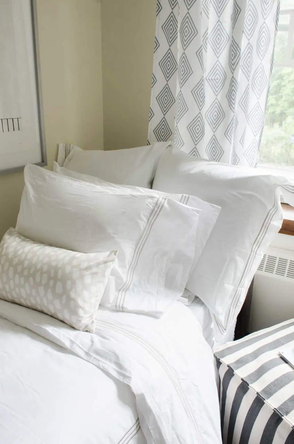 Dorm room decor essentials with bedding, pouf, art prints via @thouswellblog
