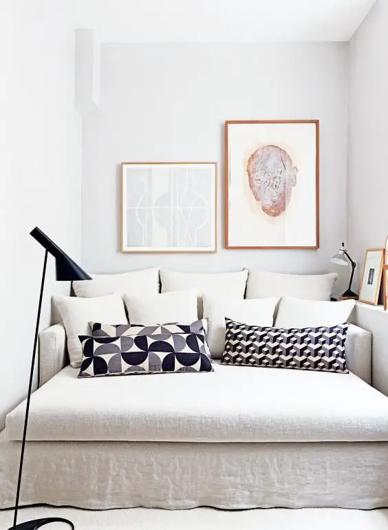 Linen daybed with layers of throw pillows via @thouswellblog