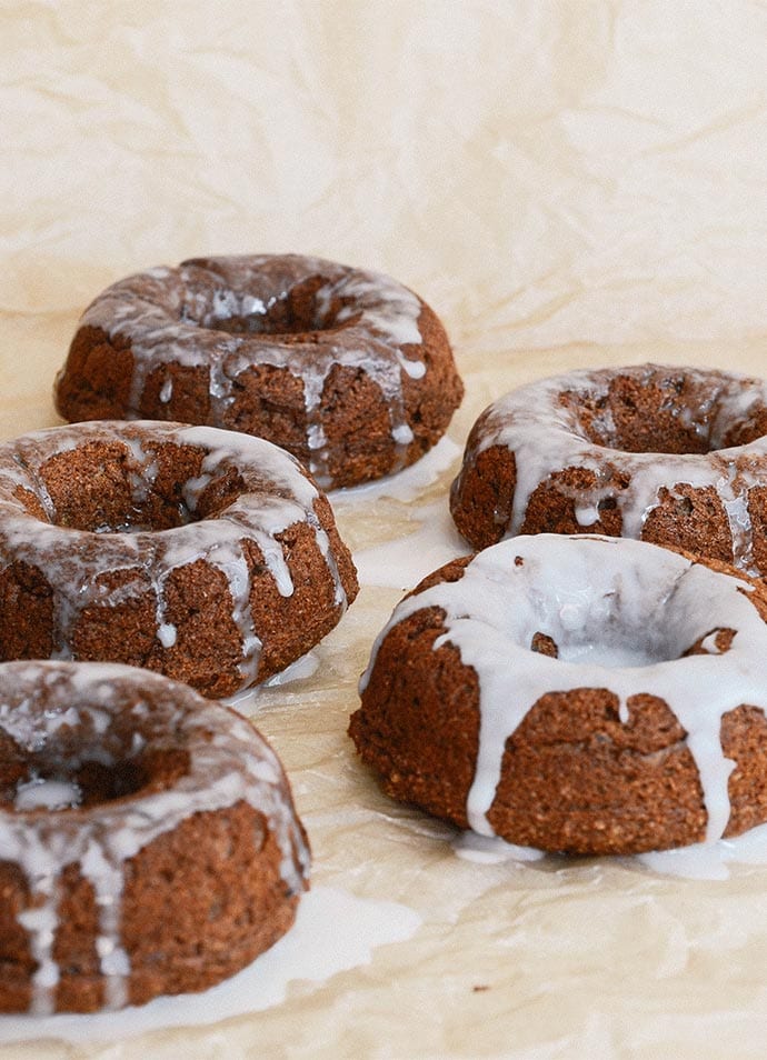 Baked pumpkin donuts via Common Comfort on Thou Swell