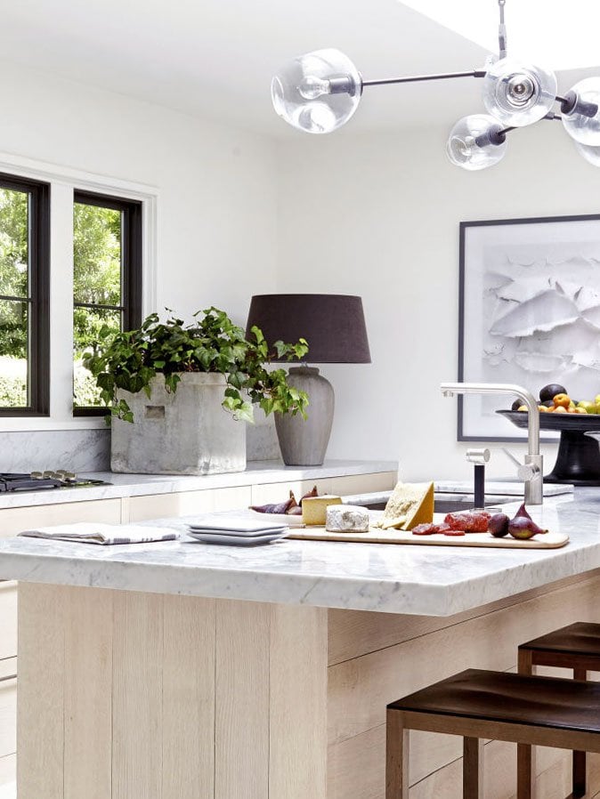 Modern kitchen design with oversized table lamp on the counter on Thou Swell @thouswellblog