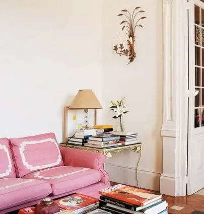 Carolina Herrera's classic blush living room via Thou Swell @thouswellblog