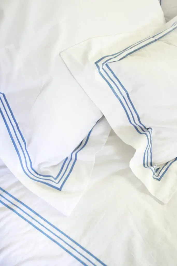 Annie Selke French blue trio bedding on Thou Swell @thouswellblog