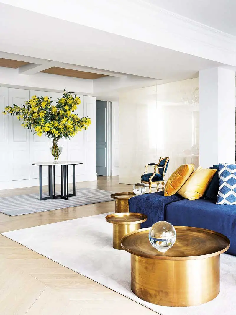 Glamorous blue and gold modern living room in Madrid on Thou Swell @thouswellblog