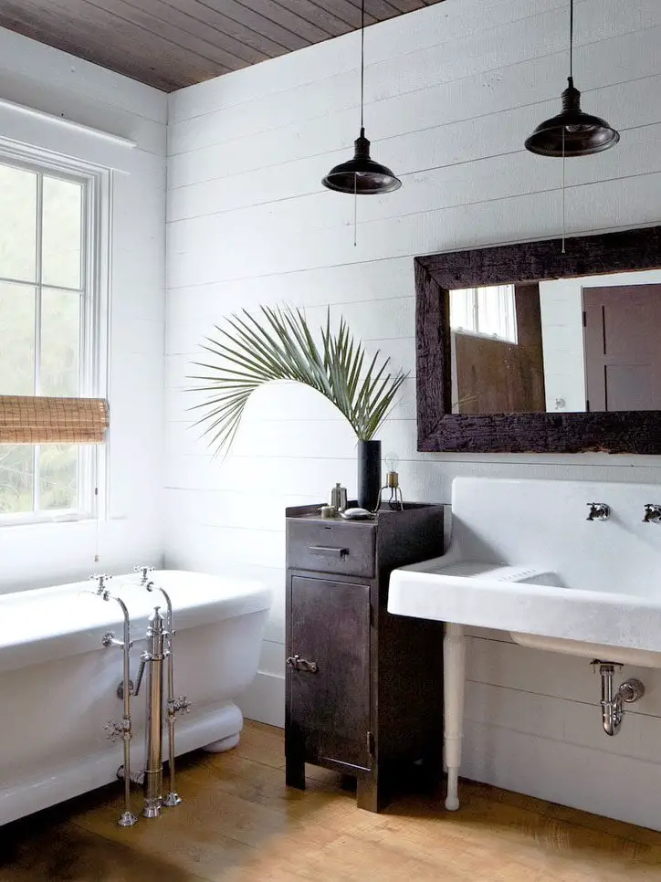 Modern industrial bathroom with free-standing bathtub in John Mellencamp's South Carolina home tour on Thou Swell @thouswellblog