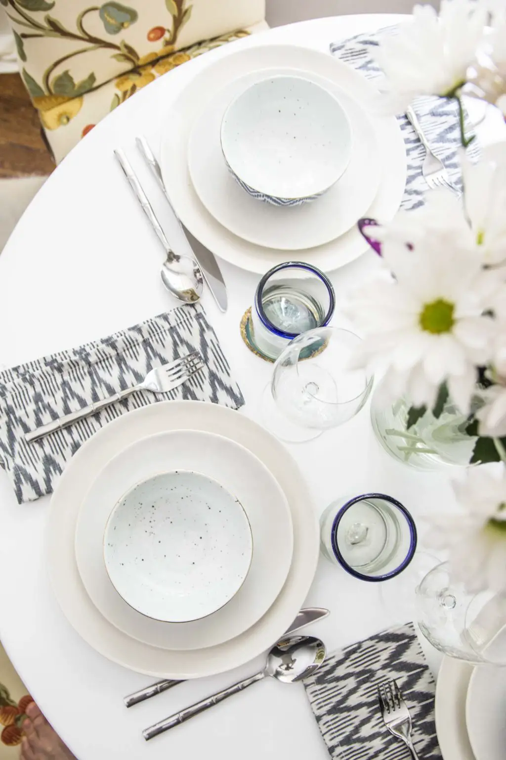 Whimsical patterned table setting on Thou Swell @thouswellblog
