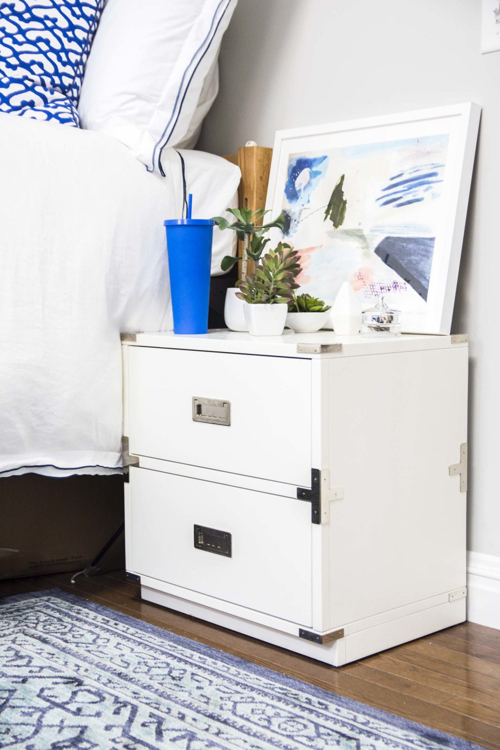 Blue and white bedroom dorm room design on Thou Swell @thouswellblog