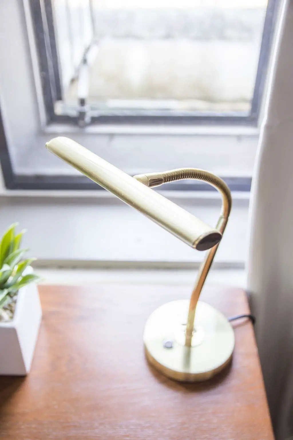 Gold touch-on LED task lamp on desk in dorm room design on Thou Swell @thouswellblog