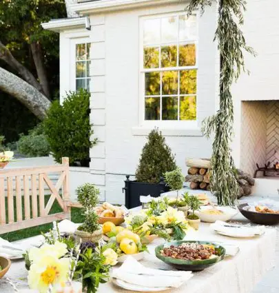 Outdoor dinner party, five sources for online grocery delivery on Thou Swell @thouswellblog