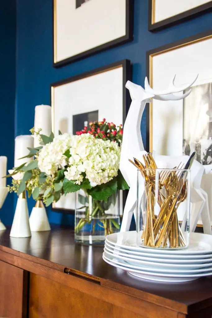 Holiday sideboard dining room buffet for holiday entertaining on Thou Swell @thouswellblog