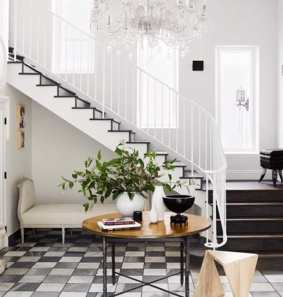 SOPHISTICATED FUNK ON LAUREL CANYON 1 Sophisticated entry hall with checkerboard floor in Los Angeles on Thou Swell @thouswellblog
