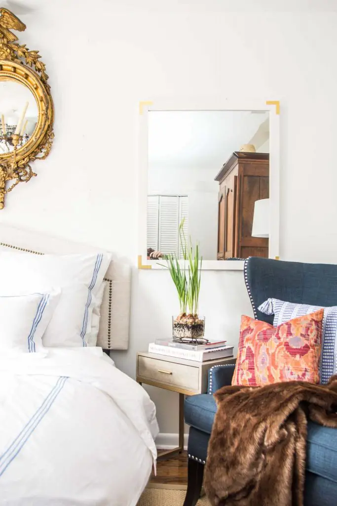 Adding the perfect accent chair to my bedroom on Thou Swell @thouswellblog
