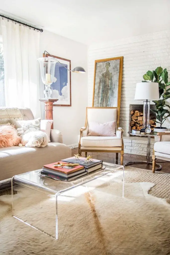 Inviting living room with blush decor on Thou Swell @thouswellblog