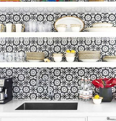 A MODERN TWIST ON PALM BEACH STYLE 5 Patterned terracotta tile backsplash in modern Palm Beach style kitchen on Thou Swell @thouswellblog
