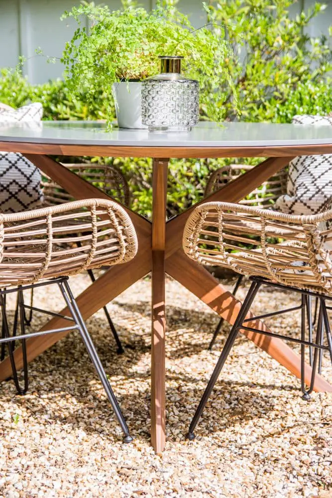 Modern outdoor dining table and wicker chairs patio furniture on Thou Swell @thouswellblog