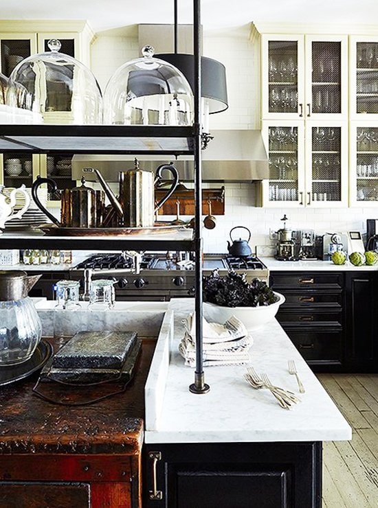 Stunning traditional kitchen in Darryl Carter's Washington, D.C. home on Thou Swell @thouswellblog