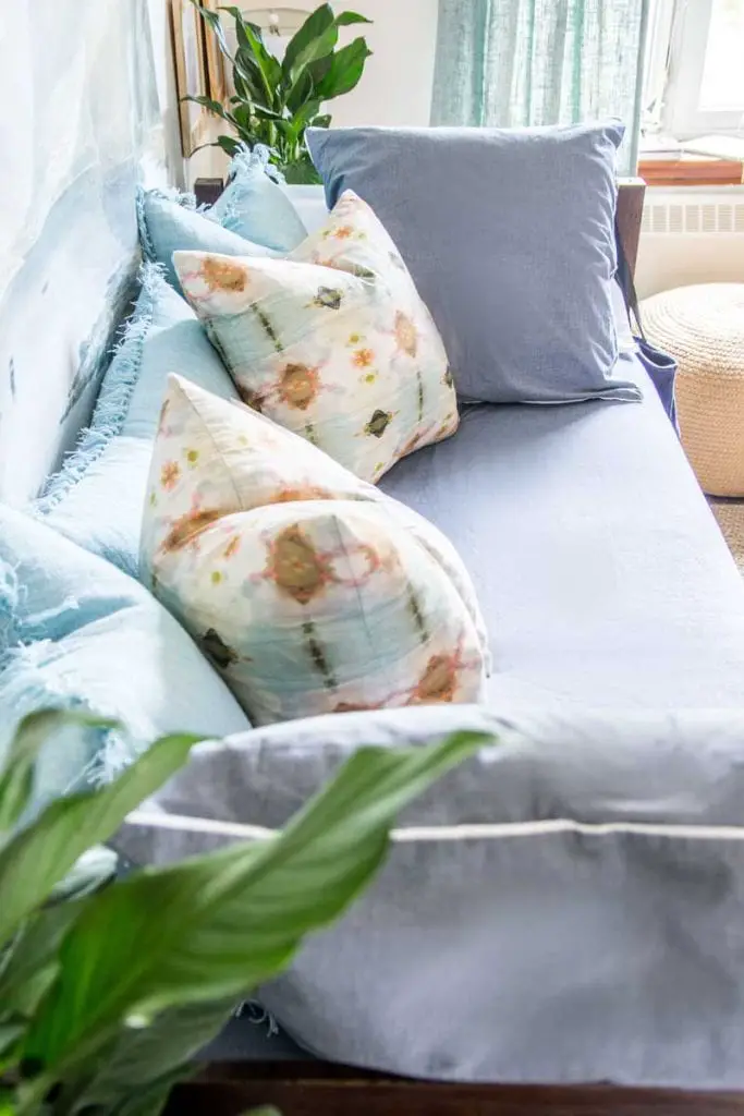 Serene dorm room design makeover with Annie Selke Bed101 bedding and oversized mural on Thou Swell @thouswellblog