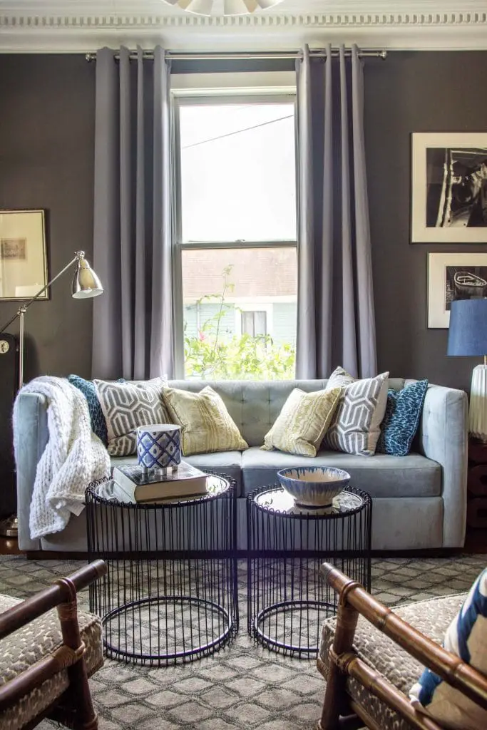 Behr Pencil Point dark gunmetal grey paint color with white trim living room design on Thou Swell #greypaint #darkgreypaint #darkgrey #paintcolors #paintideas #painting #paintingideas #wallpaint #bestpaint #livingroom