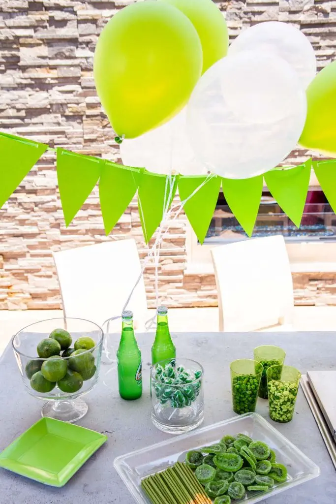 Green and white bubbly birthday party with Balloon Time helium tank on Thou Swell @thouswellblog