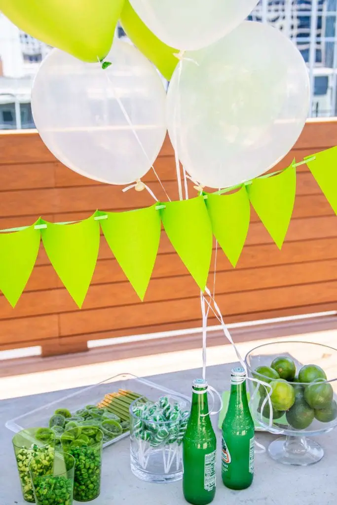 Green and white bubbly birthday party with Balloon Time helium tank on Thou Swell @thouswellblog