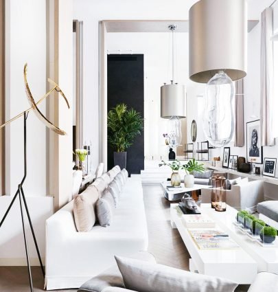 Kelly Hoppen's long, white and neutral living room in West London on Thou Swell @thouswellblog