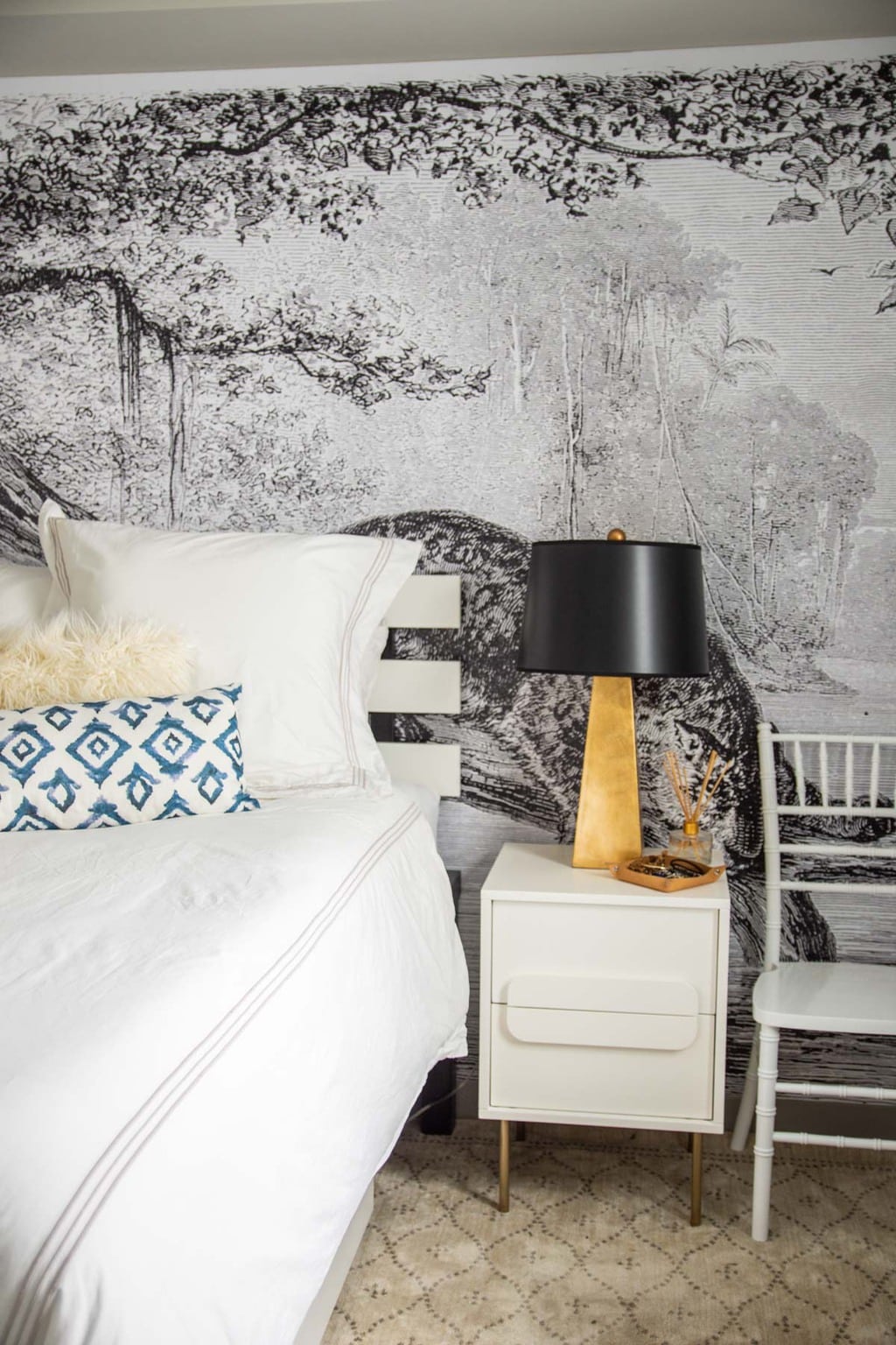 CORNELL APARTMENT: AREA RUGS FOR EACH BEDROOM 19 Jungle-inspired apartment bedroom design makeover reveal with Mohawk Home area rug on Thou Swell @thouswellblog