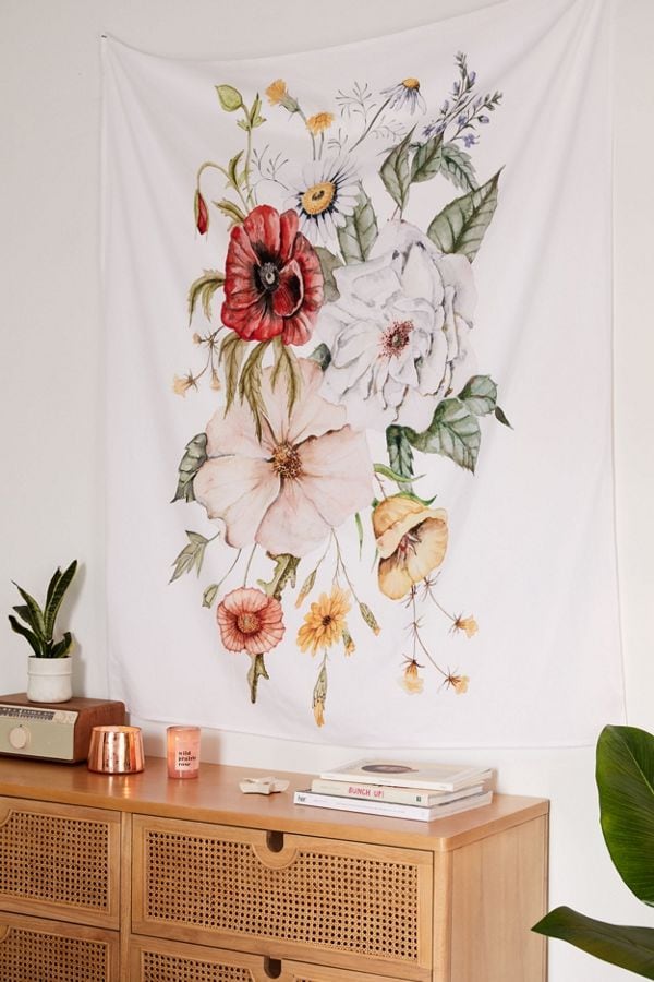 My favorite wall murals and tapestries with floral patterns and landscapes on Thou Swell @thouswellblog