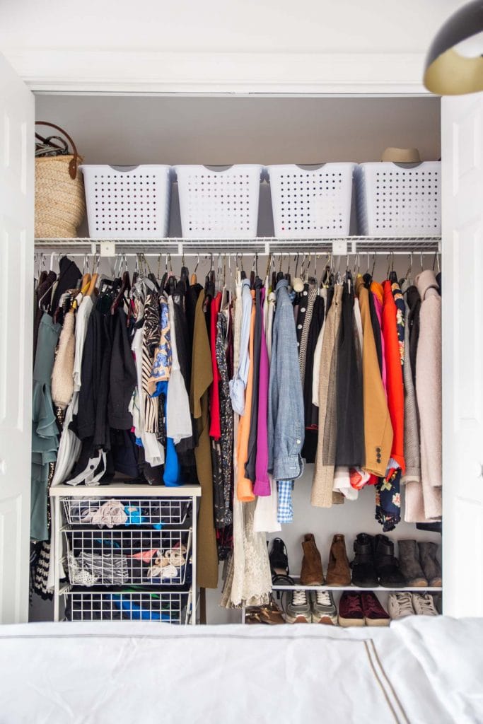 Closet organization and minimal bedroom design on Thou Swell @thouswellblog