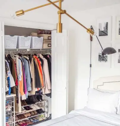 Closet organization and minimal bedroom design on Thou Swell @thouswellblog
