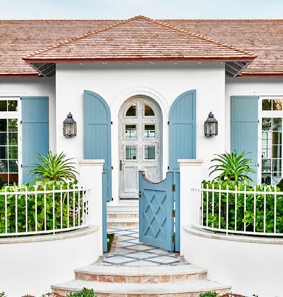 A PATTERN-FILLED PALM BEACH ESCAPE 3 Stucco beach house exterior with blue shutters in Palm Beach on Thou Swell #hometour #palmbeach #exterior #coastaldecor