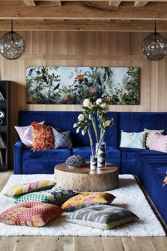 Austin home tour with dark blue velvet sectional and wooden wall paneling on Thou Swell #livingroom #livingroomdesign #austinhome #hometour