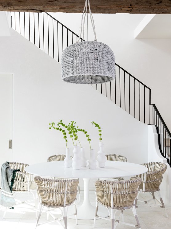 Modern minimal white dining room design with wicker chairs and Saarinen table on Thou Swell #saarinentable #diningroom #diningroomdesign #coastaldining #coastaldecor #wicker