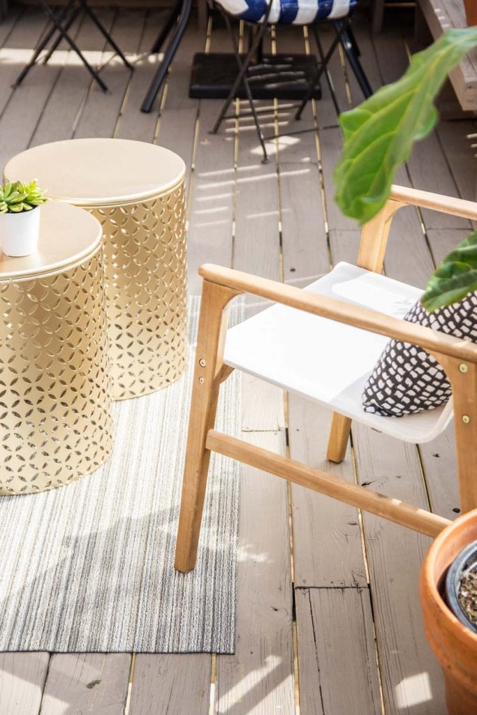 Outdoor deck design with At Home with scalloped umbrella, blue and white stripes, gold tables, and Chilewich mat on Thou Swell #deck #deckdesign #deckdecor #outdoordecor #outdoorfurniture #outdoordesign