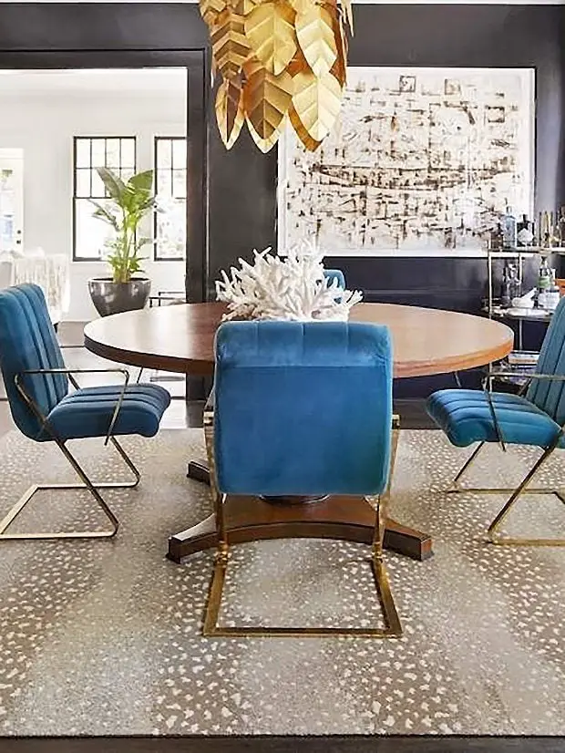 Antelope pattern Flor rug tiles modular carpet squares in dining room on Thou Swell #diningroom #anteloperug #diningroomdesign #rugtiles #flor #interiordesign #homedesign #homedecor #carpettiles