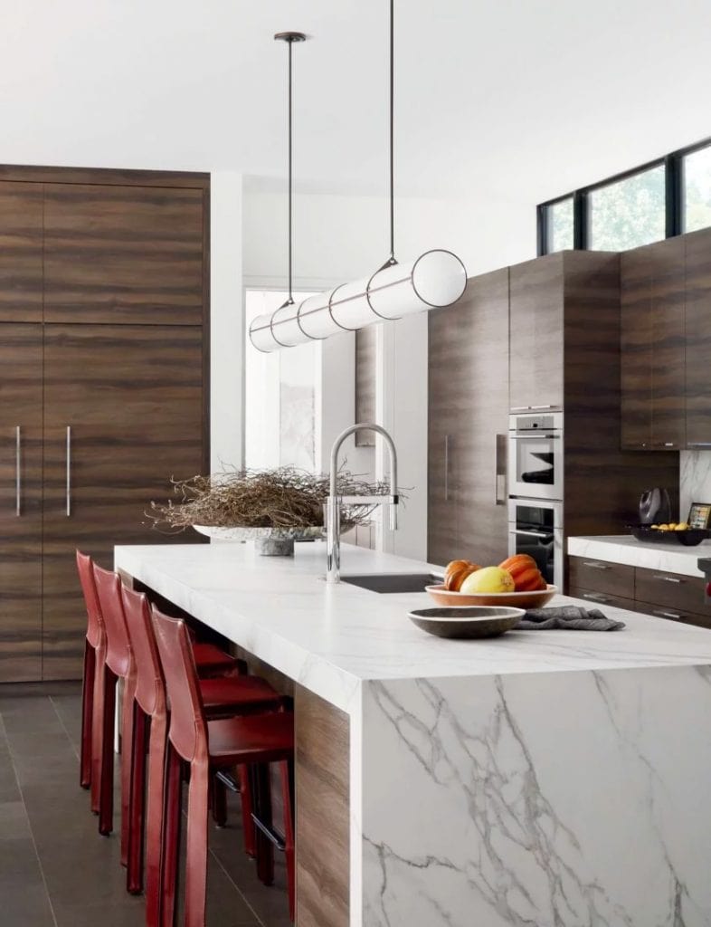 Minimalist kitchen design with red counter stools and marble waterfall island in modern Dallas home tour on Thou Swell #dallas #dallashome #hometour #homedesign #interiordesign #moderndesign #minimalist #minimaldesign #kitchen #kitchendesign #modernkitchen #modernkitchendesign #moderndesign