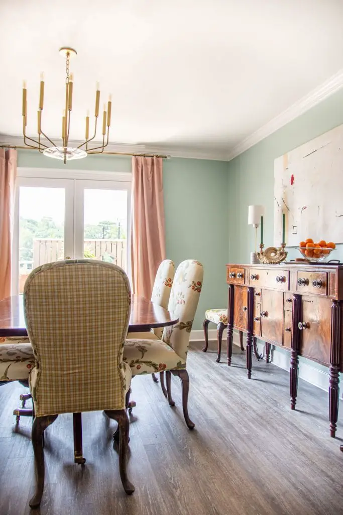 Clare Headspace blue-green paint color in traditional dining room in Atlanta by Kevin O'Gara on Thou Swell #diningroom #clareheadspace #diningroomdesign #traditionaldiningroom #traditionalroom #traditionaldesign #neotrad #neotraditional