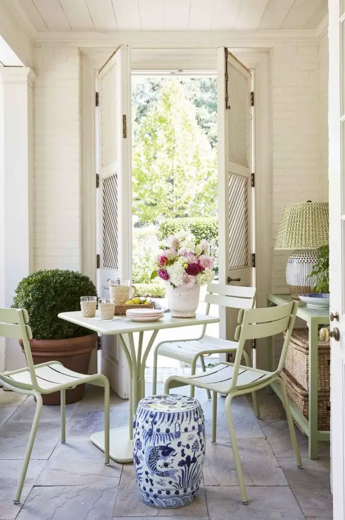 Porch table setting garden room with shutter doors on Thou Swell #porch #patio #gardenroom #garden #diningtable #tablesetting #spring #entertaining