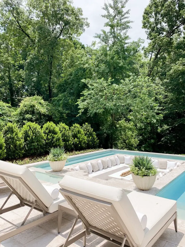 Conversation pit seating area inside pool at the Southeastern Showhouse in Atlanta on Thou Swell #showhouse #atlanta #atlantahomes #southernstyle #southerndesign #interiordesign #homedesign #design