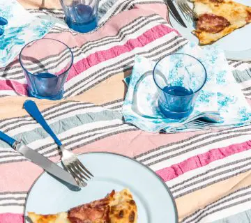 DIY dipped picnic set with vintage silverware and glasses using Plasti Dip spray paint plastic coating in Gulf Blue on Thou Swell #plastidip #picnicset #picnic #diy #diyproject #upcycling #spraypaint #vintage #diycraft #custom #dipheadsunite