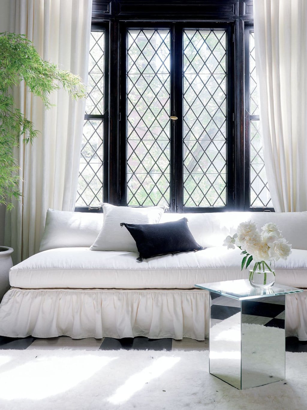KARA MANN BRINGS 80'S MODERNISM TO A COLLABORATION WITH CB2 14 Kara Mann furniture for CB2, 80's modernist design and home decor inspiration on Thou Swell #karamann #cb2 #furniture #design #homedecor #homedecorideas #80s #80sdesign #modernism