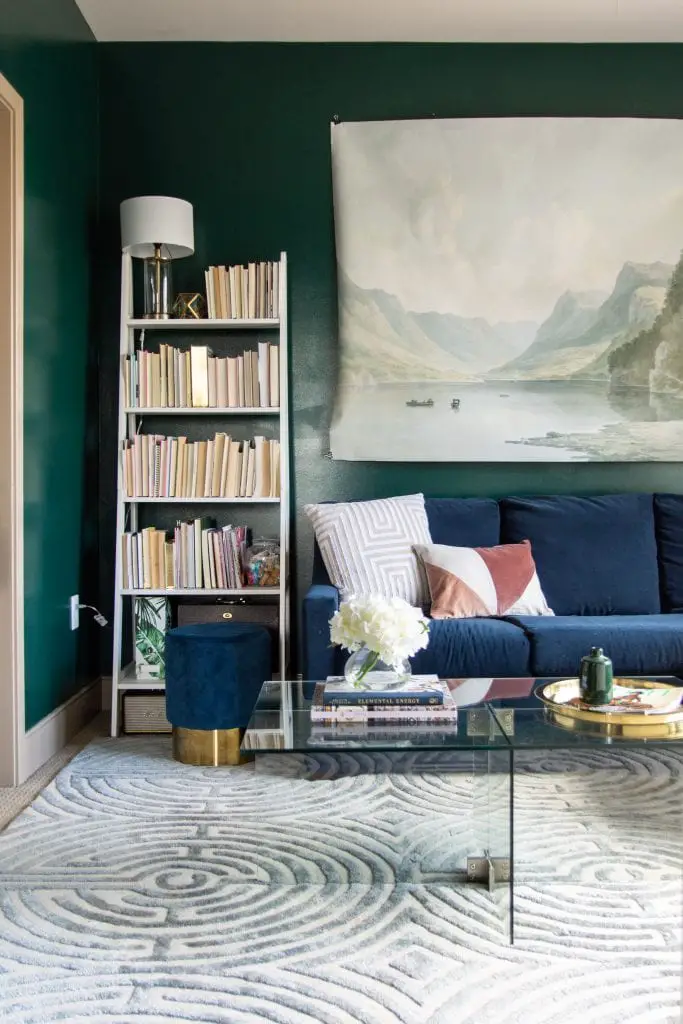 Green living room with Behr Dark Everglade dark emerald green wall paint color on Thou Swell #darkgreen #greenpaint #greenwalls #darkgreenpaint #paintcolor #paintideas #behrpaint #darkeverglade